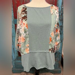 UMgEE Medium Soft Green Multi Top